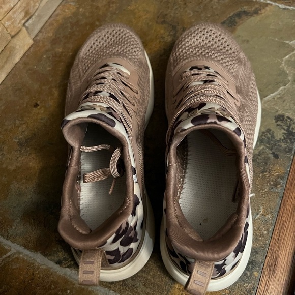 APL | Techloom Tracer Women’s Animal Print Sz 9 - Picture 6 of 7